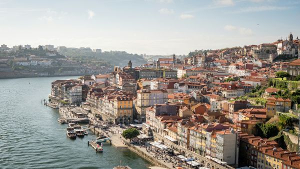 Découverte des caves et du fleuve : séjour incontournable à Porto